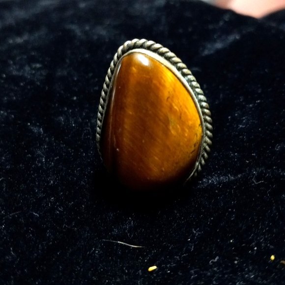 Tigereye gemstone ring size 8.  Sterling silver stamped  .925 - Picture 1 of 4
